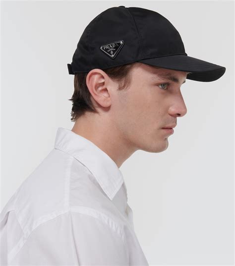 Casquette en nylon en noir – Prada .